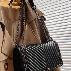 Embroidered thread chain square bag