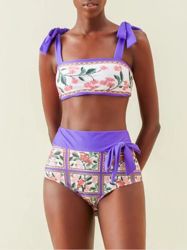 Hip-huggingt hree-piece swimsuit