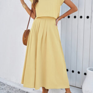 Casual sleeveless top and long skirt