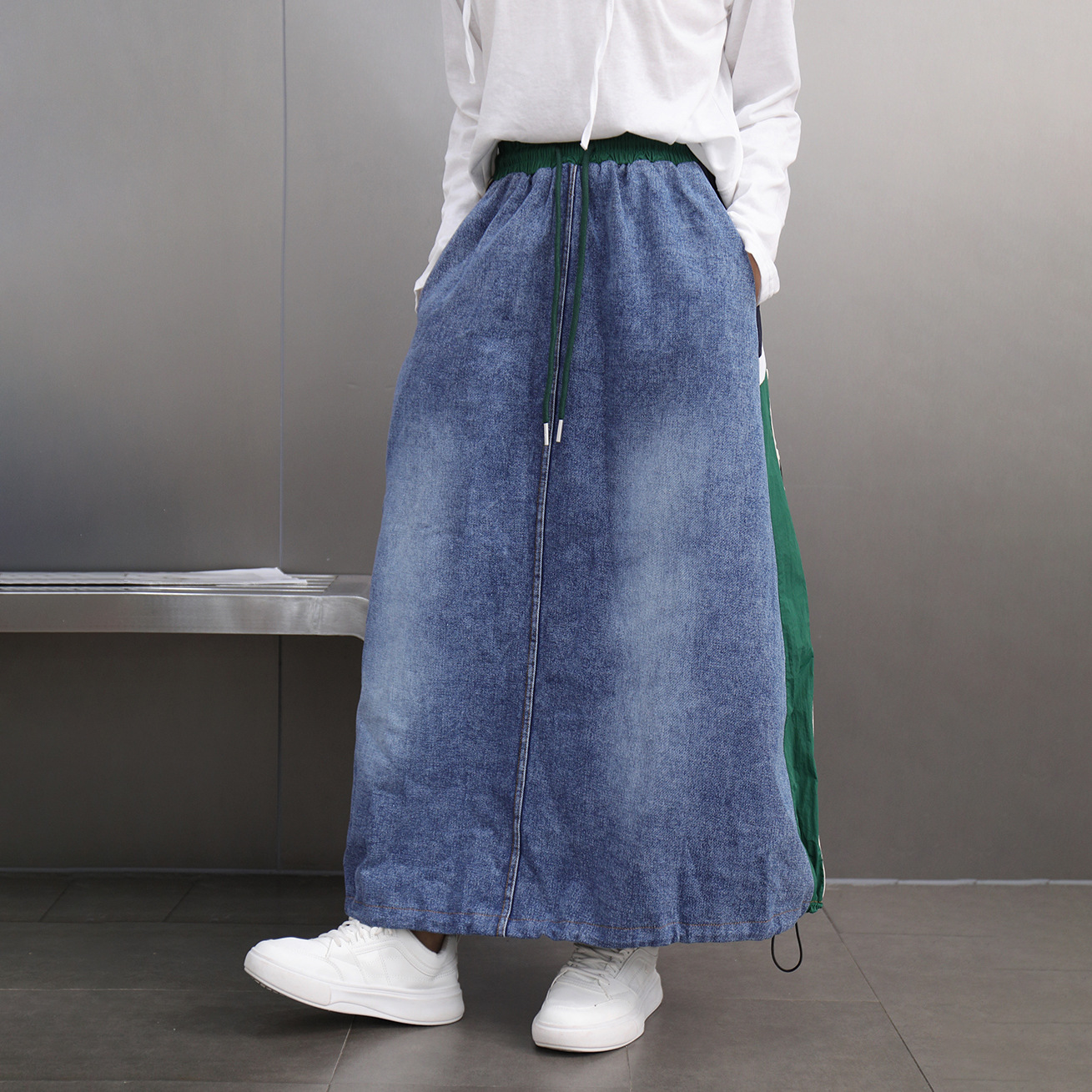 Trendy brand contrasting splicing denim skirt, personalized Hong Kong style loose casual versatile A-line skirt - Image 3