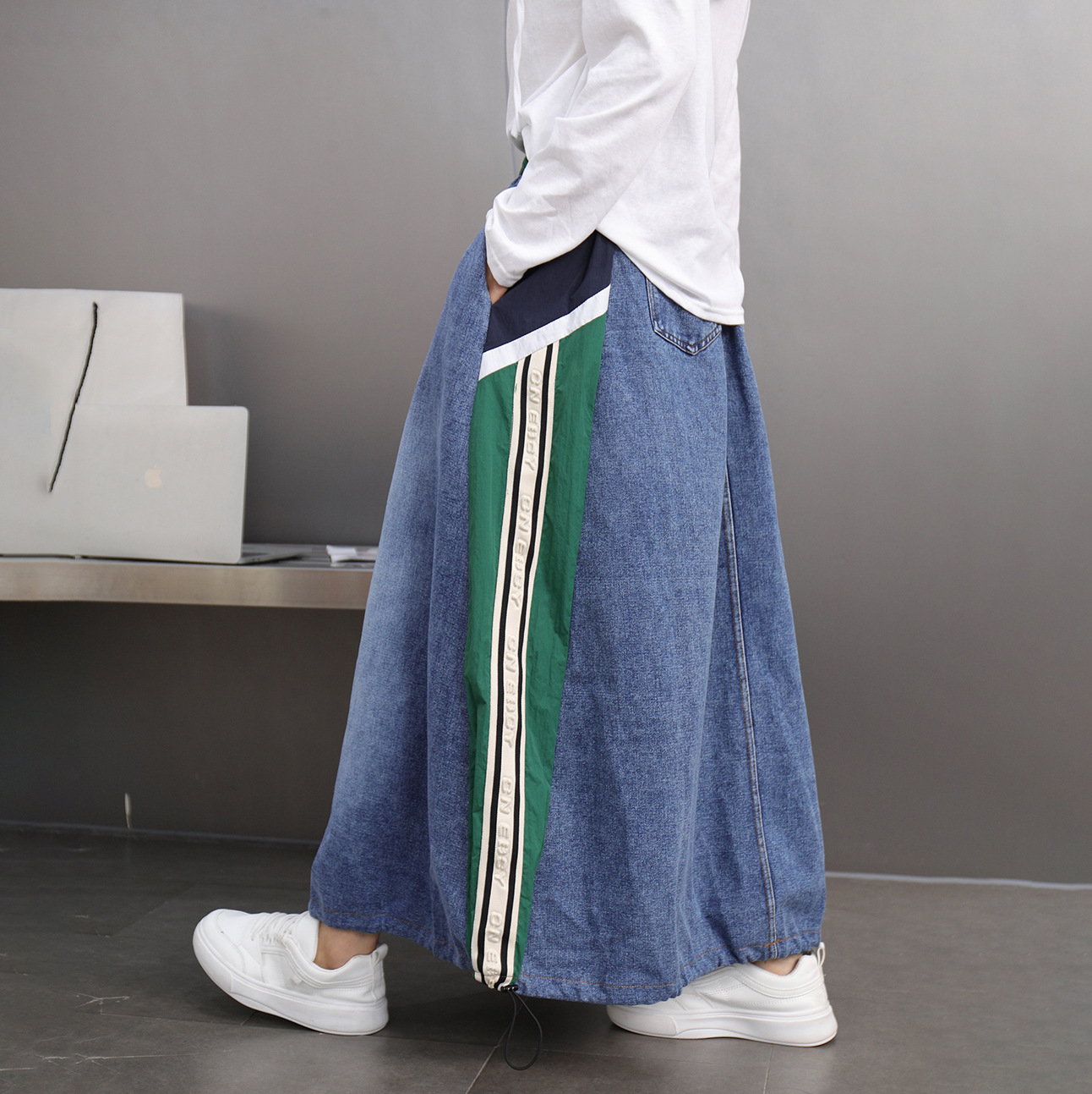 Trendy brand contrasting splicing denim skirt, personalized Hong Kong style loose casual versatile A-line skirt - Image 2